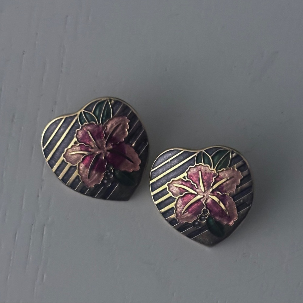 3/20$ Heart-Shaped Floral Earrings